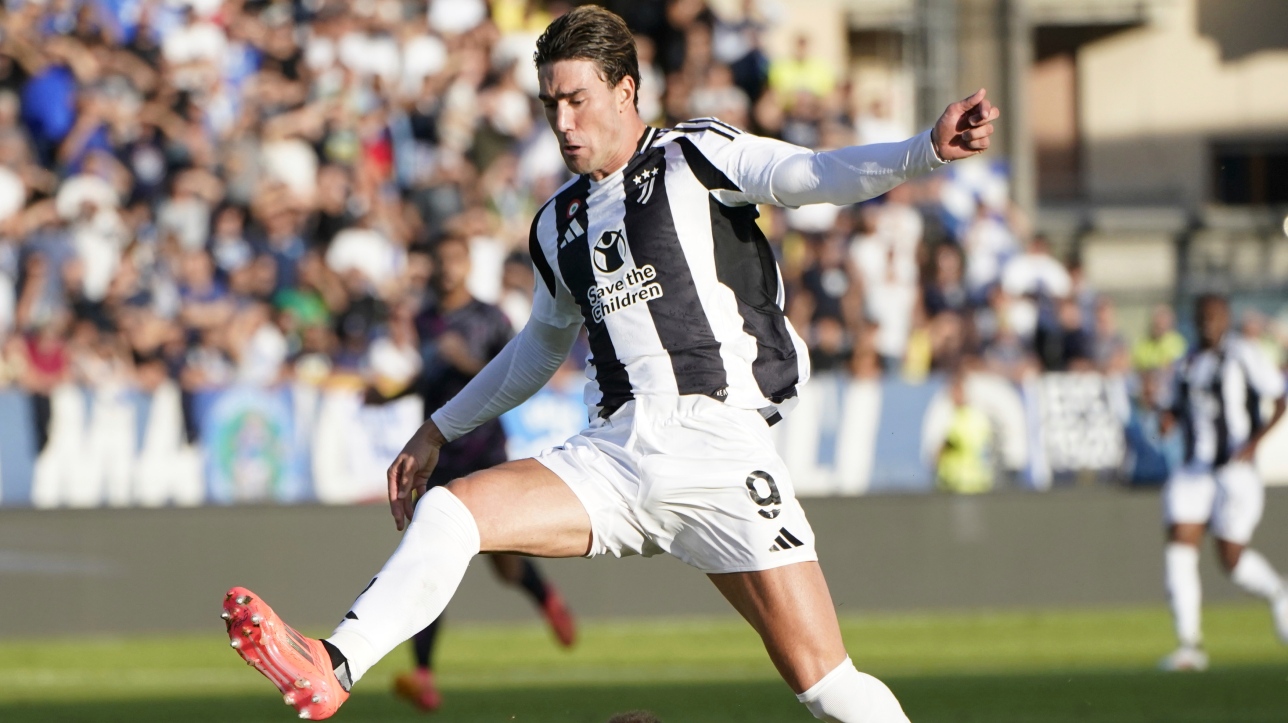 Serie A La Juventus Turin Tenue En Chec Mais Nouveau Leader Rds Ca