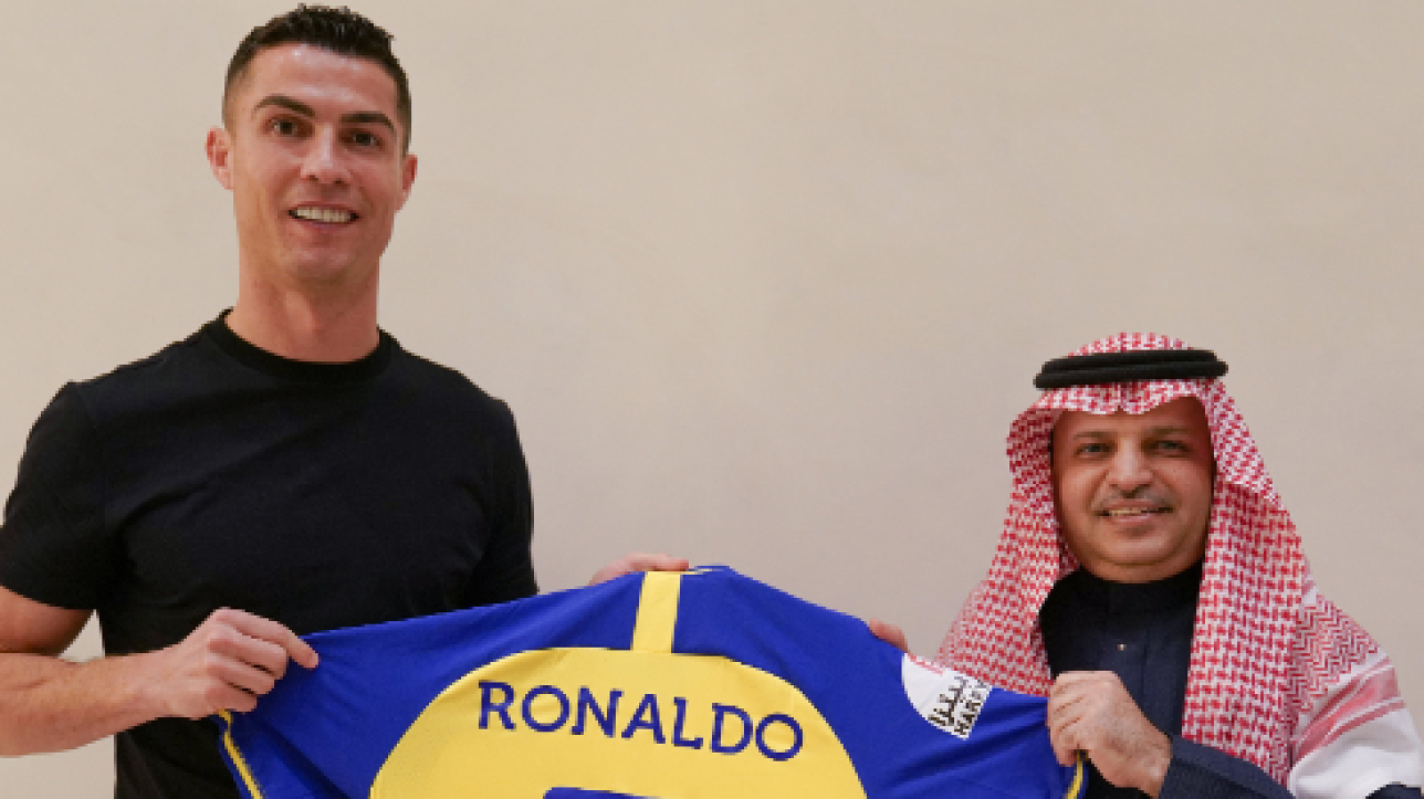 Soccer Cristiano Ronaldo A Signé Un Contrat Avec Al Nassr Jusquen