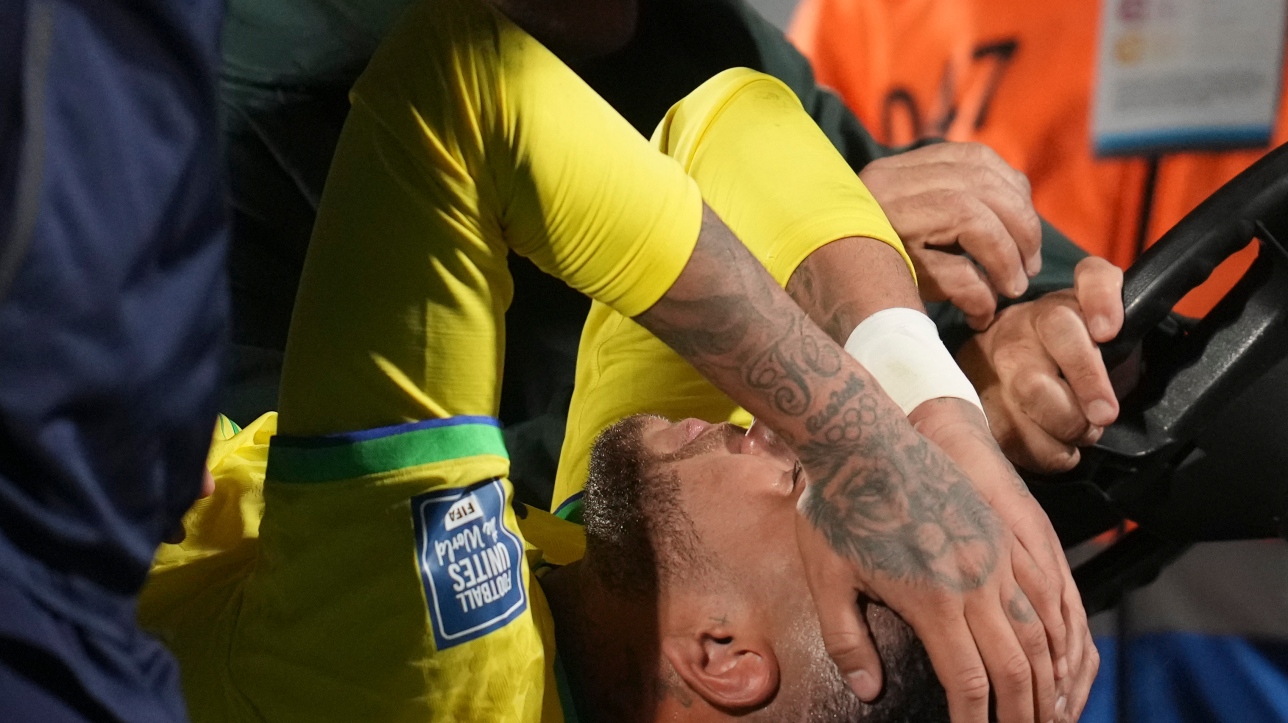 Soccer Neymar Souffre Dune Rupture Des Ligaments Croisés Antérieurs