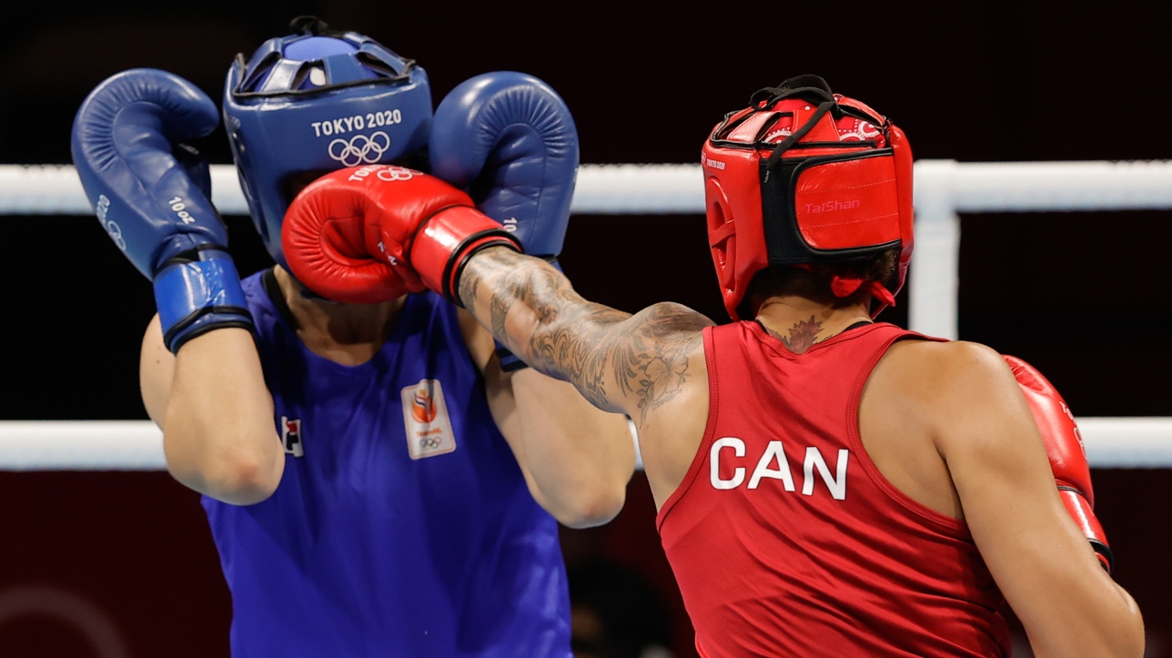 Le Conseil mondial de la boxe interdit aux hommes se disant « femmes » de  concourir contre des femmes - Campagne Québec-Vie