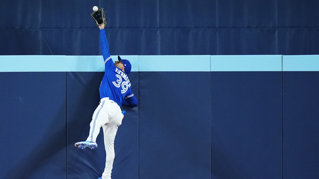 Blue Jays Kevin Pillar and R.A. Dickey nominated for Gold Glove awards