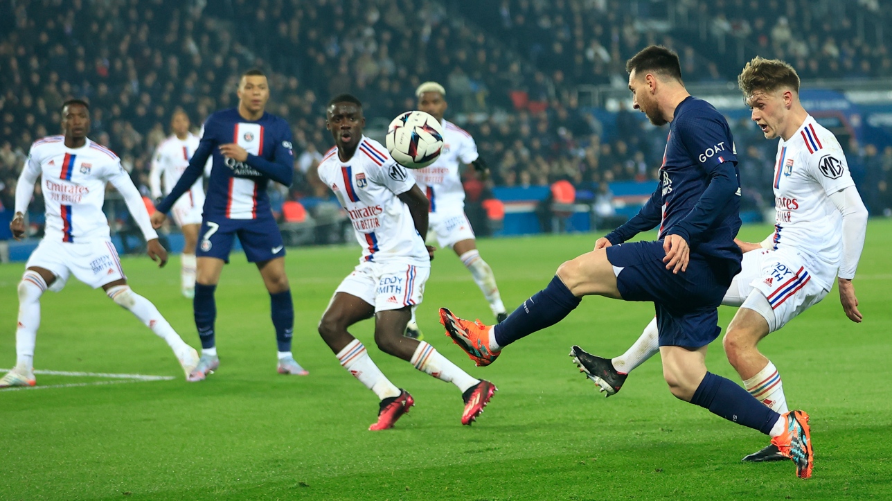 Ligue 1 Le PSG chute encore Messi sifflé RDS