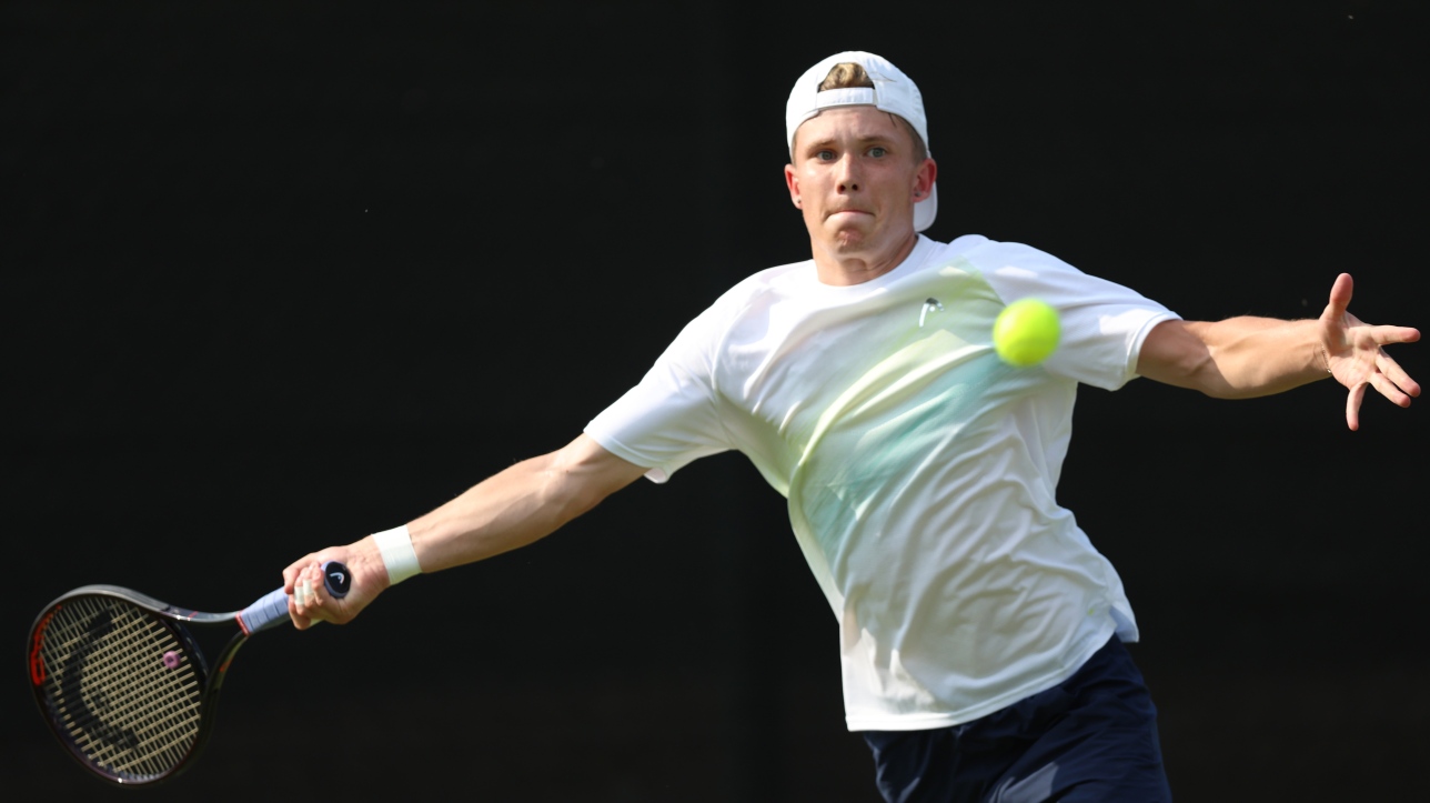 ATP : Alex Michelsen, 18 Ans, Bat John Isner 7-6, 6-4 Et Se Rend En ...