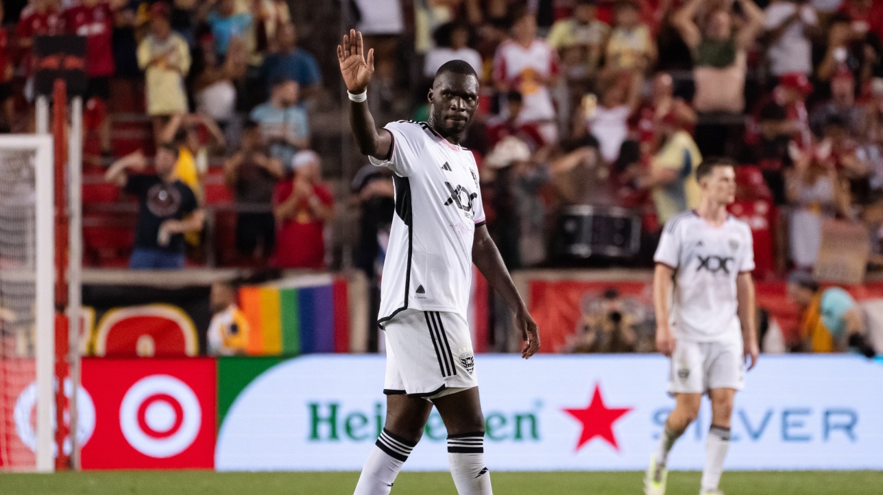 DC United Defeats Chicago Fire 4-0, Secures Playoff Spot | MLS Soccer Highlights