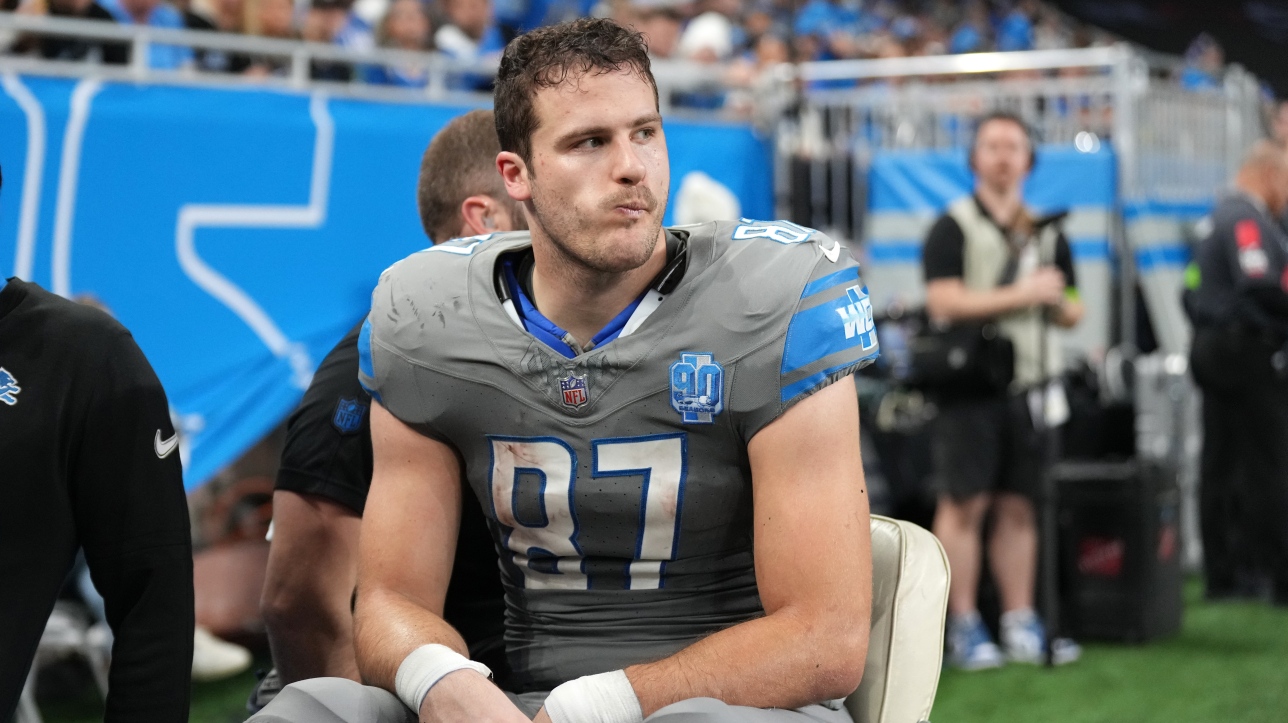 Detroit Lions Tight End Sam LaPorta Injured In Game Against Minnesota ...