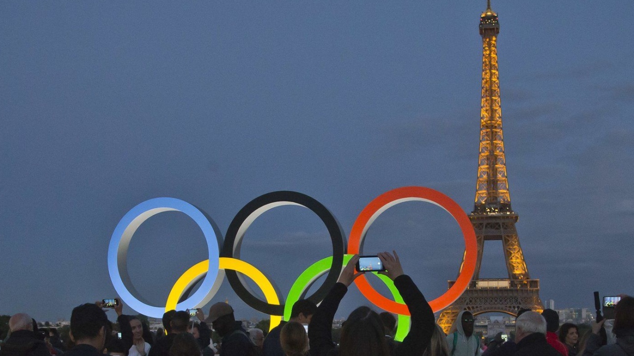 Jeux olympiques : les anneaux olympiques seront installés sur la tour ...