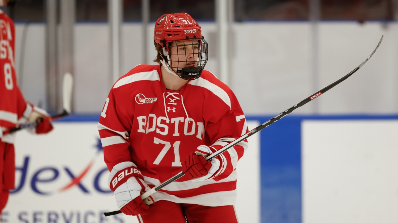 NCAA Macklin Celebrini s'illustre à nouveau avec les Terriers de