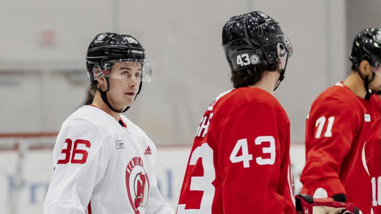 Travers La Lnh Jack Hughes De Retour Sur Patins Rds Ca