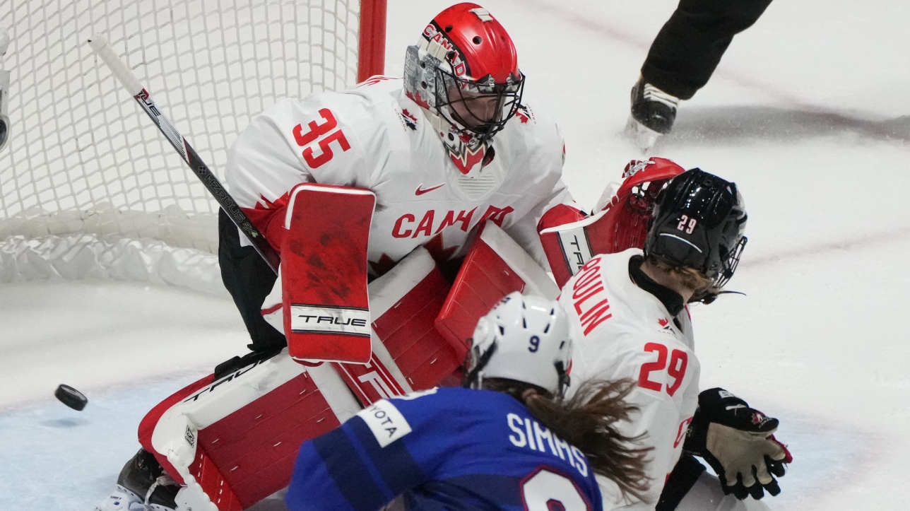 Hockey féminin : Ann-Renée Desbiens remarquable, mais le 1er rang du ...