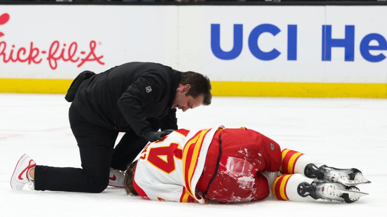 LNH blessure inquiétante au genou pour Connor Zary RDS.ca