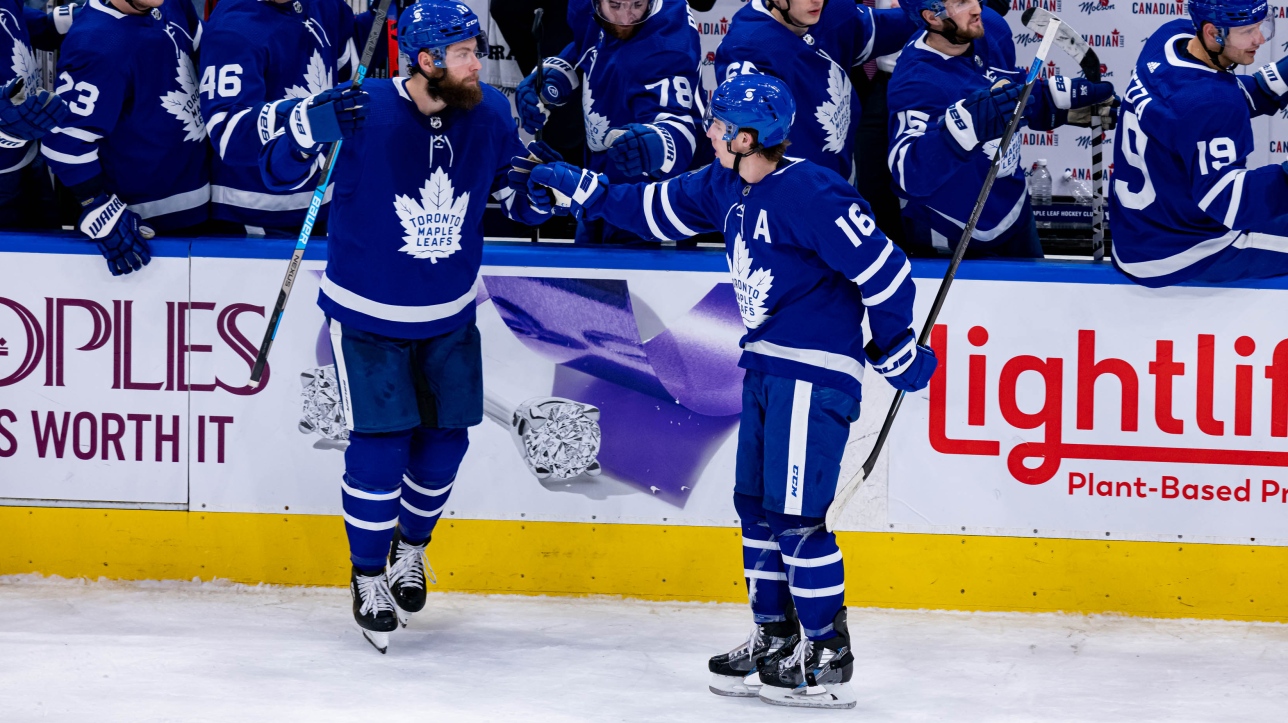 LNH : Mitch Marner marque deux buts et les Maple Leafs l ...